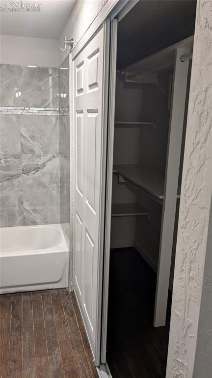 Image 17 of 26: Bathroom