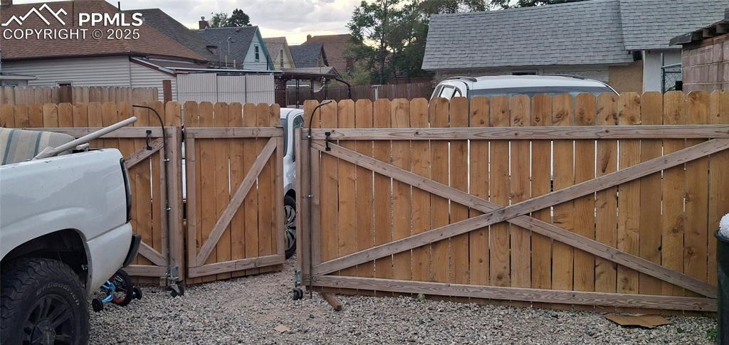 Image 23 of 26: Fence