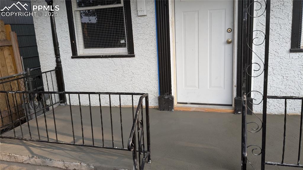 Image 3 of 26: Entry