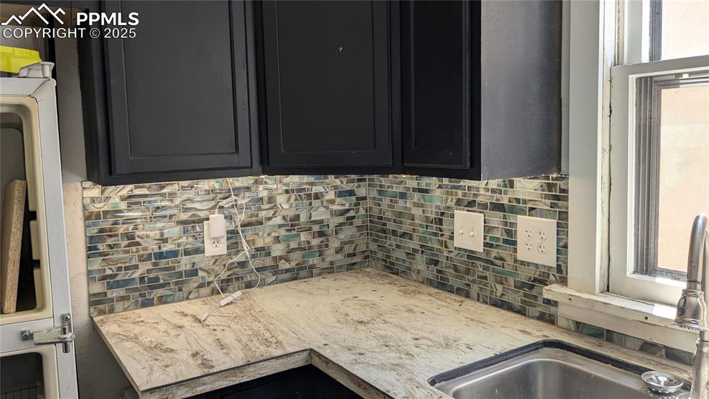Image 8 of 26: Kitchen