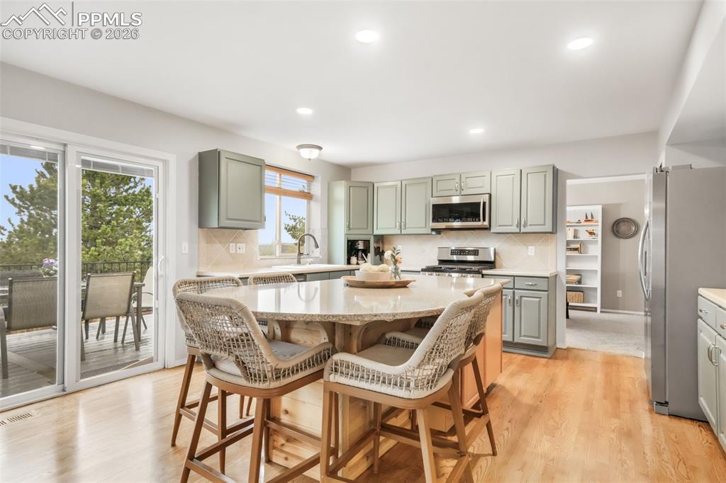 Image 12 of 50: Kitchen