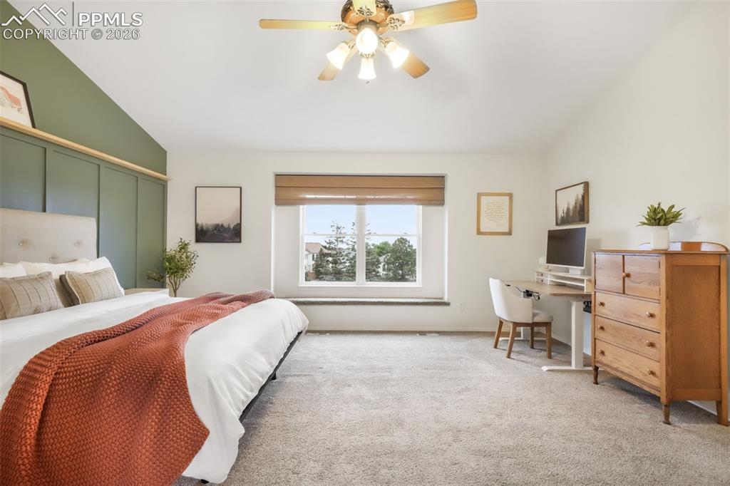 Image 19 of 50: Living Room