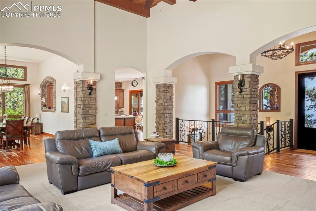 Image 14 of 50: Living Room