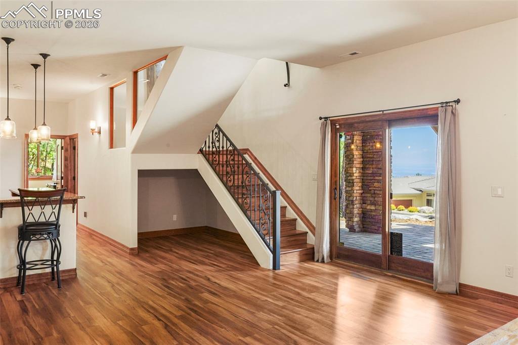 Image 25 of 50: Hallway