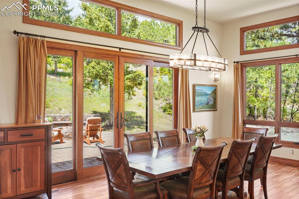 Image 26 of 50: Dining Area