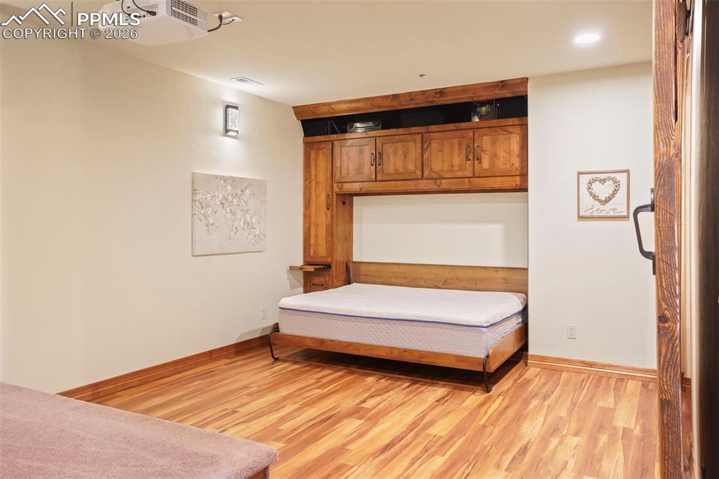 Image 30 of 50: Bedroom