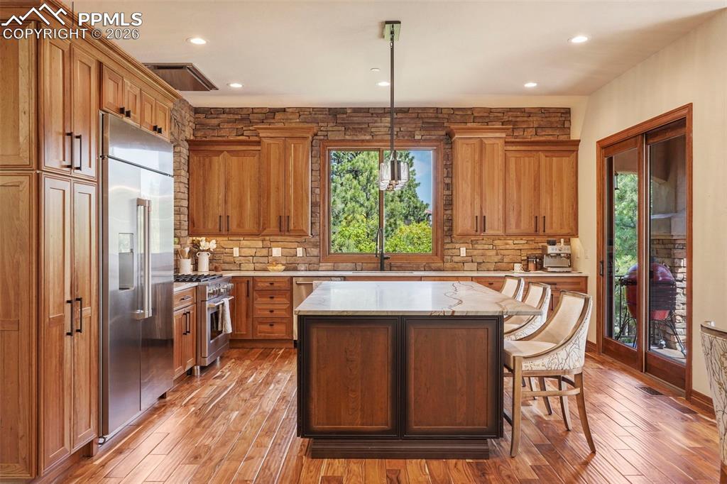 Image 6 of 50: Kitchen