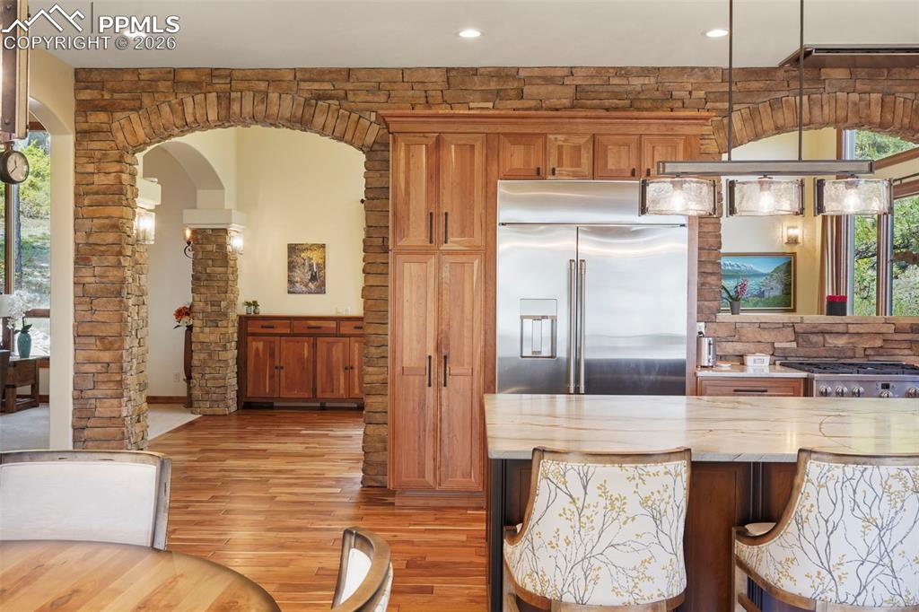 Image 8 of 50: Kitchen