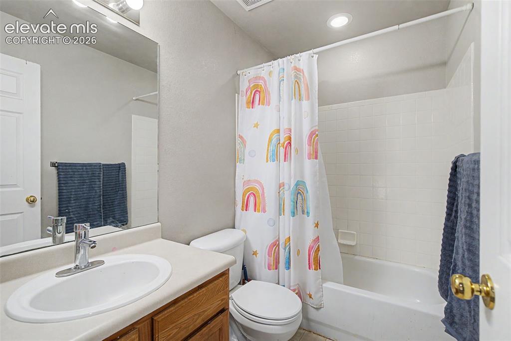 Image 21 of 28: Full Upstairs Secondary Bathroom