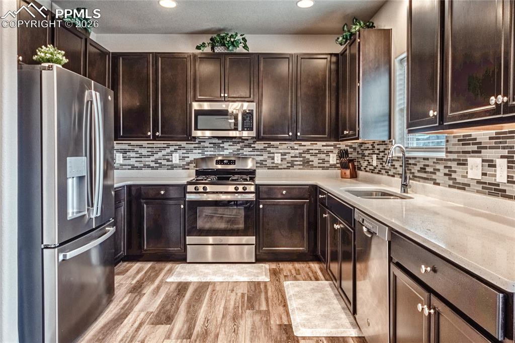 Image 12 of 40: Kitchen