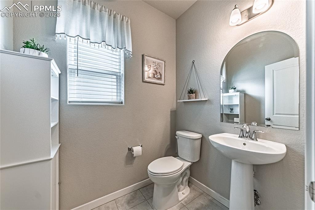 Image 14 of 40: Bathroom