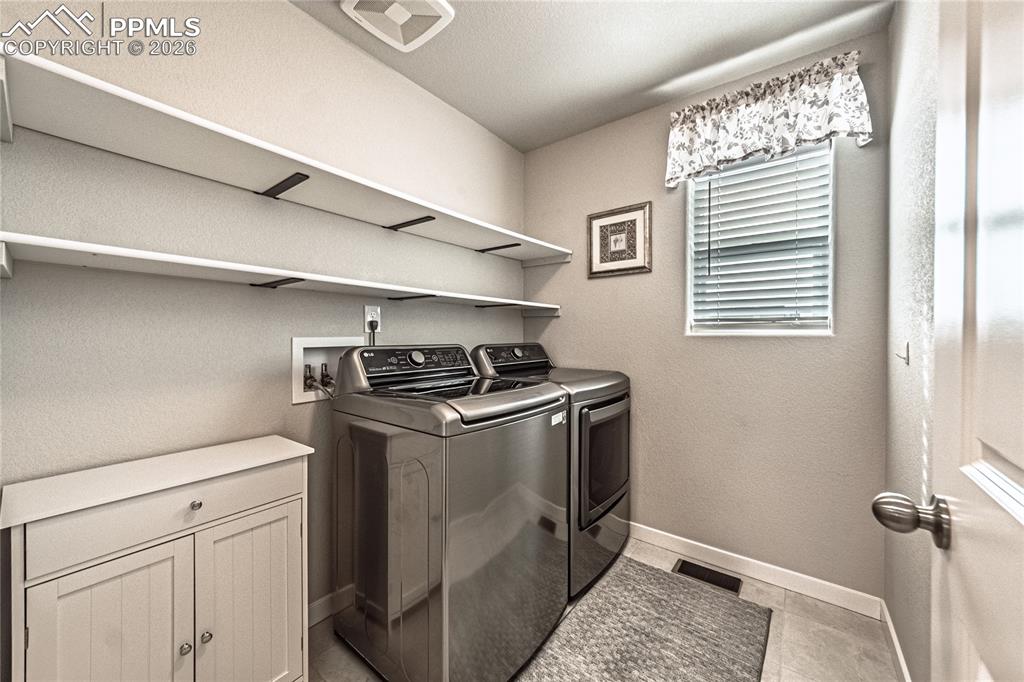 Image 34 of 40: Laundry