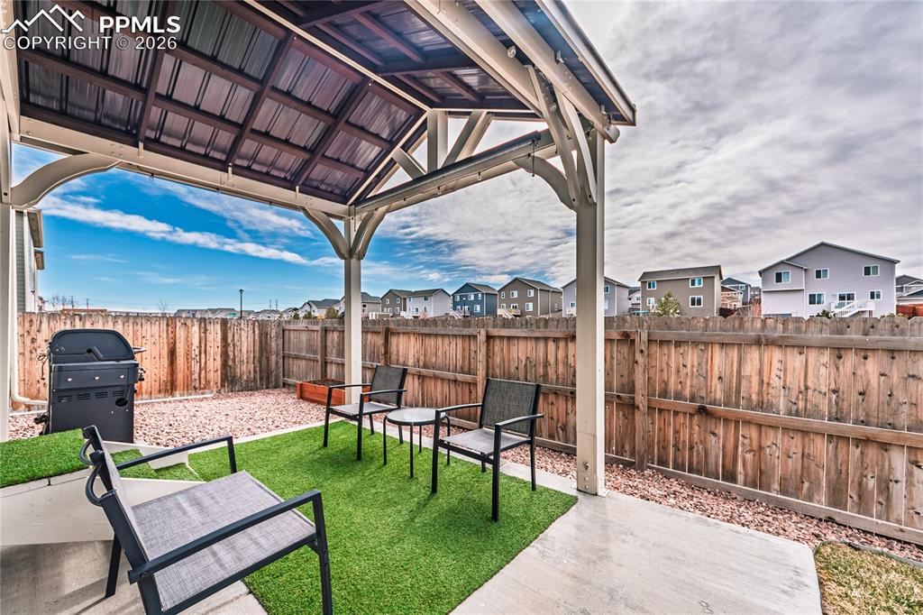 Image 36 of 40: Patio