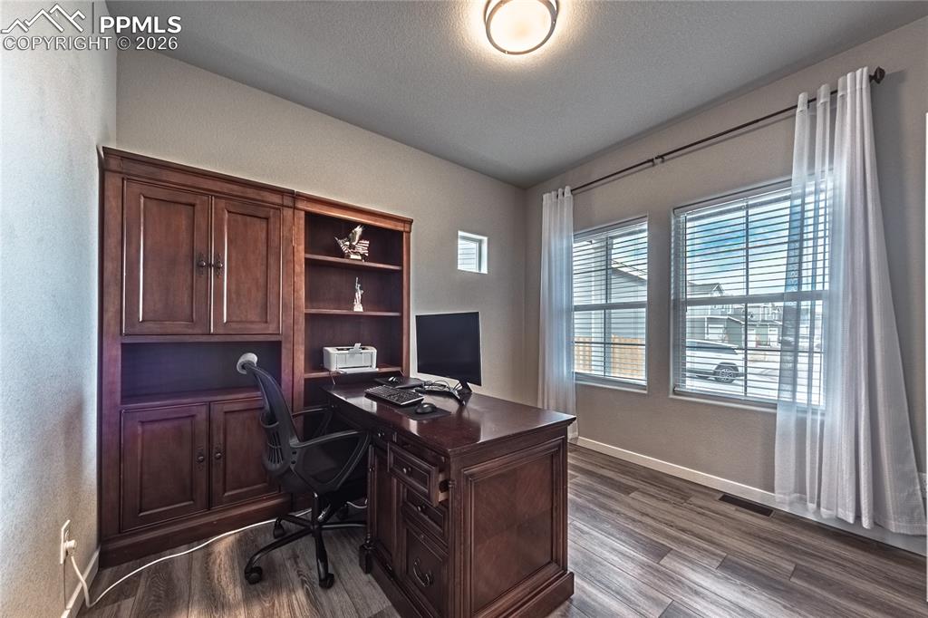 Image 4 of 40: Office