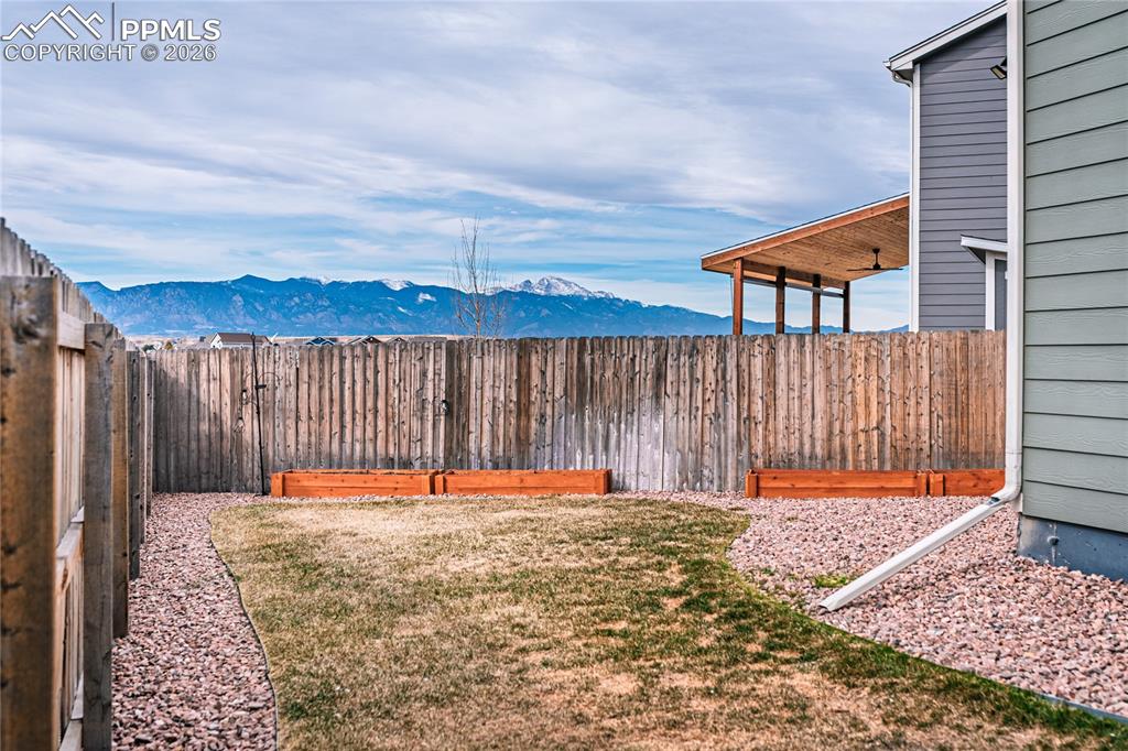 Image 40 of 40: Yard