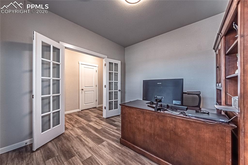 Image 5 of 40: Office