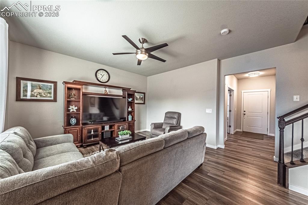 Image 7 of 40: Living Room