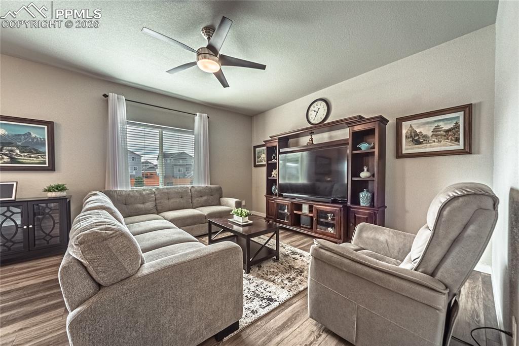 Image 8 of 40: Living Room