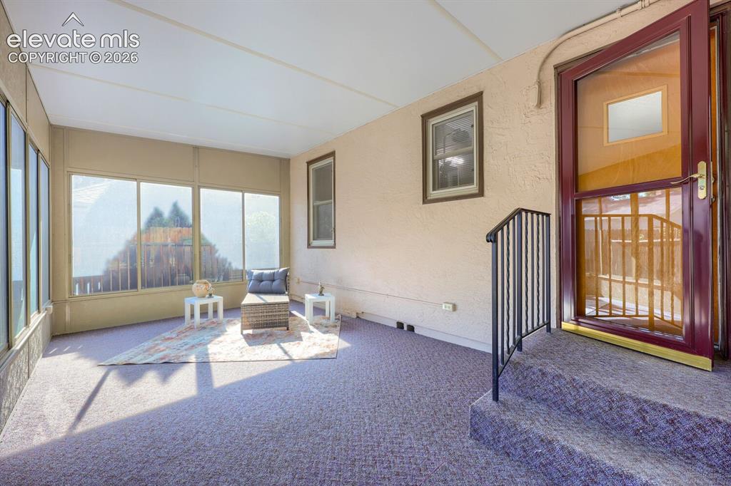 Image 19 of 32: Sun Room