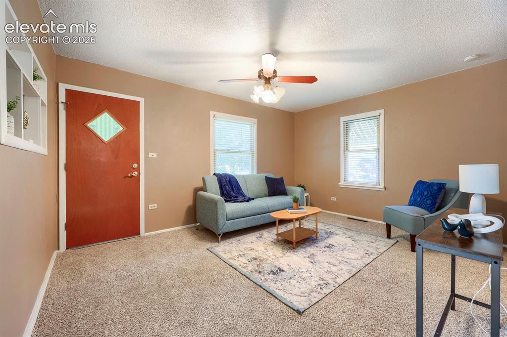 Image 6 of 32: Living Room