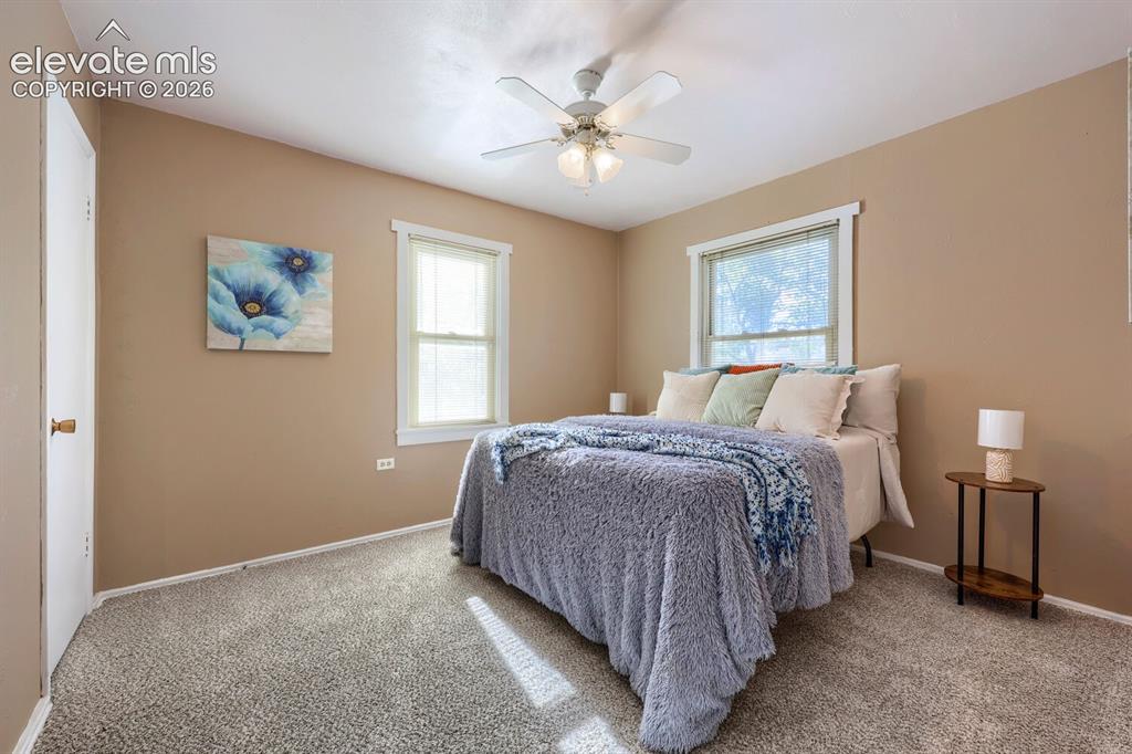 Image 9 of 32: Bedroom