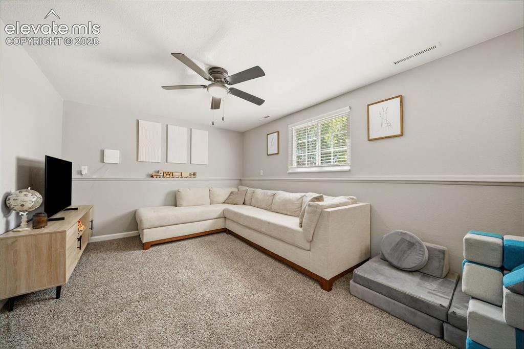Image 21 of 39: Family Room