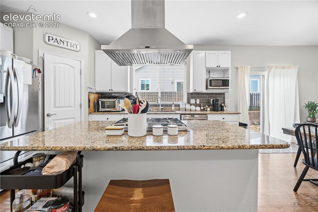 Image 11 of 36: Kitchen