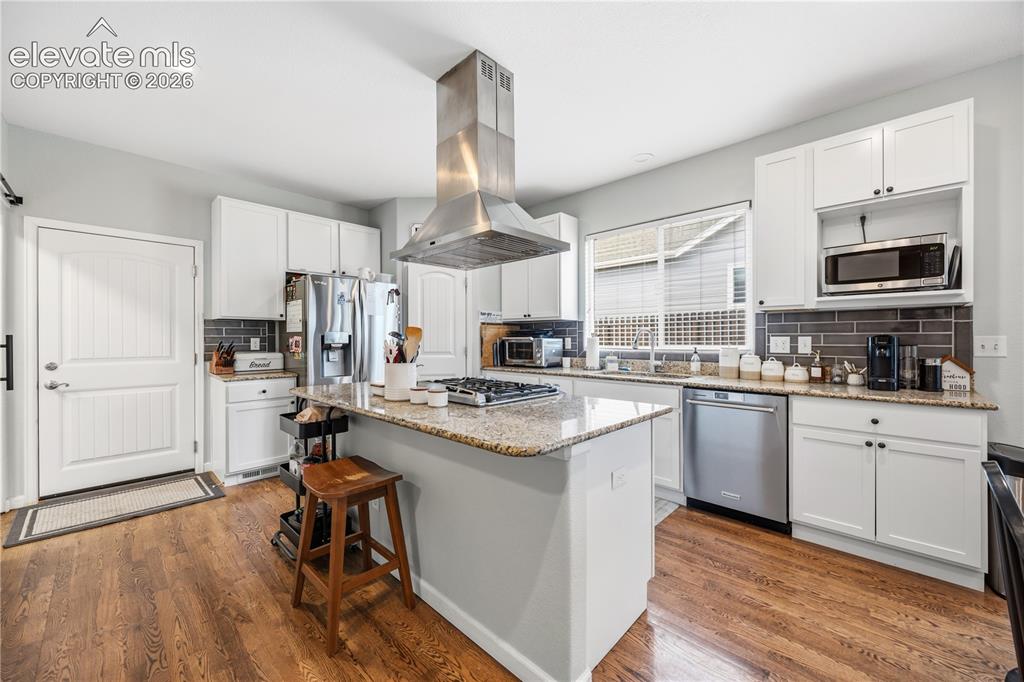 Image 12 of 36: Kitchen