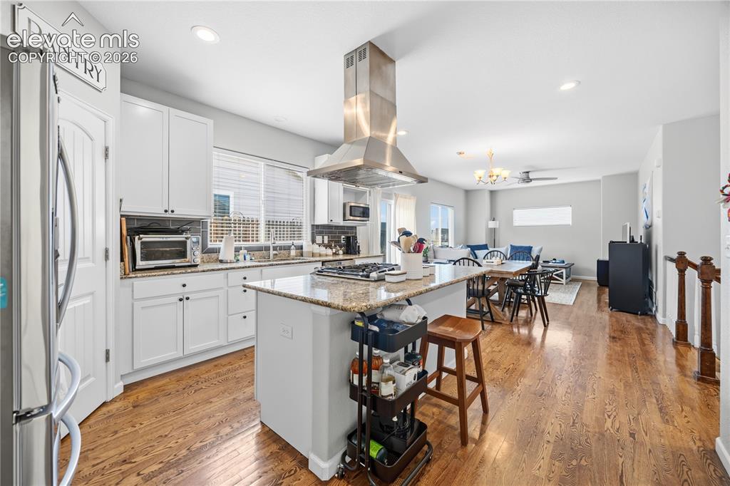 Image 13 of 36: Kitchen
