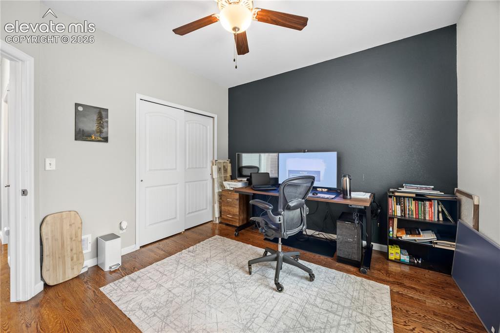 Image 7 of 36: Office