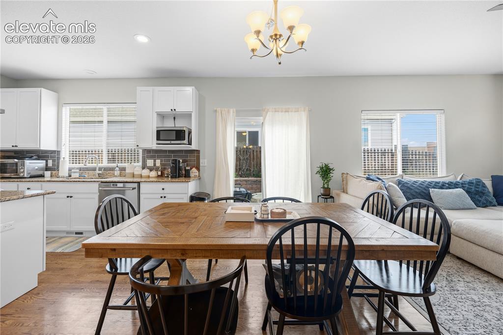Image 9 of 36: Dining Area