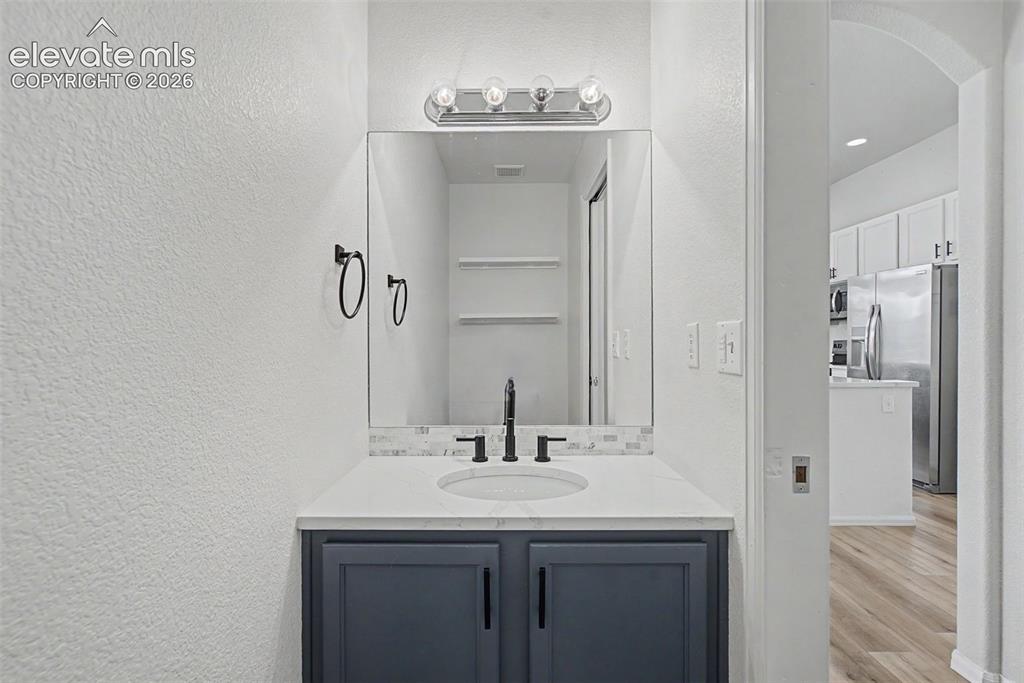 Image 17 of 48: Bathroom
