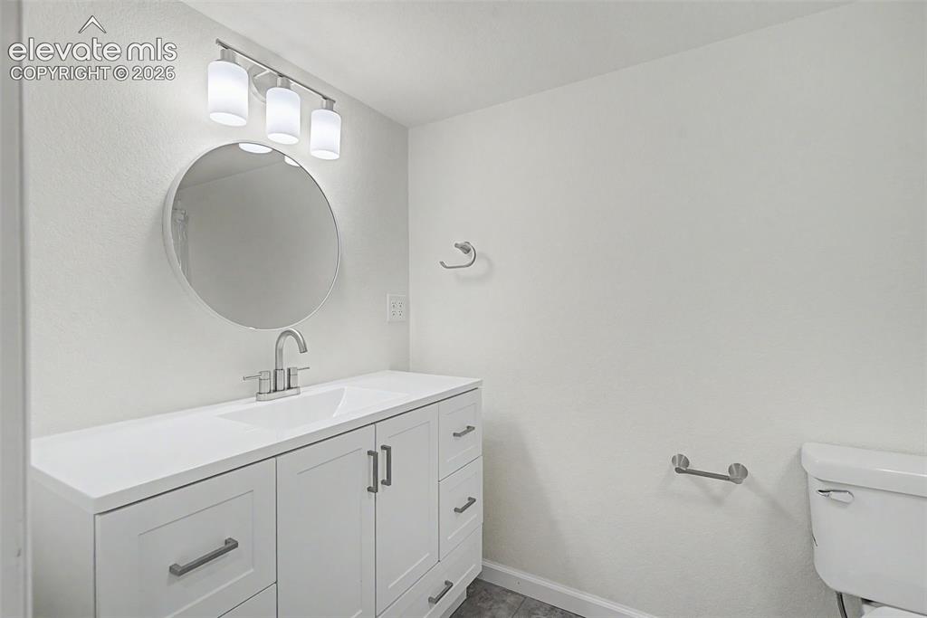 Image 33 of 48: Bathroom