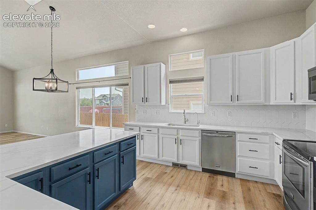 Image 5 of 48: Kitchen