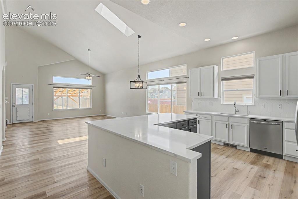Image 7 of 48: Kitchen