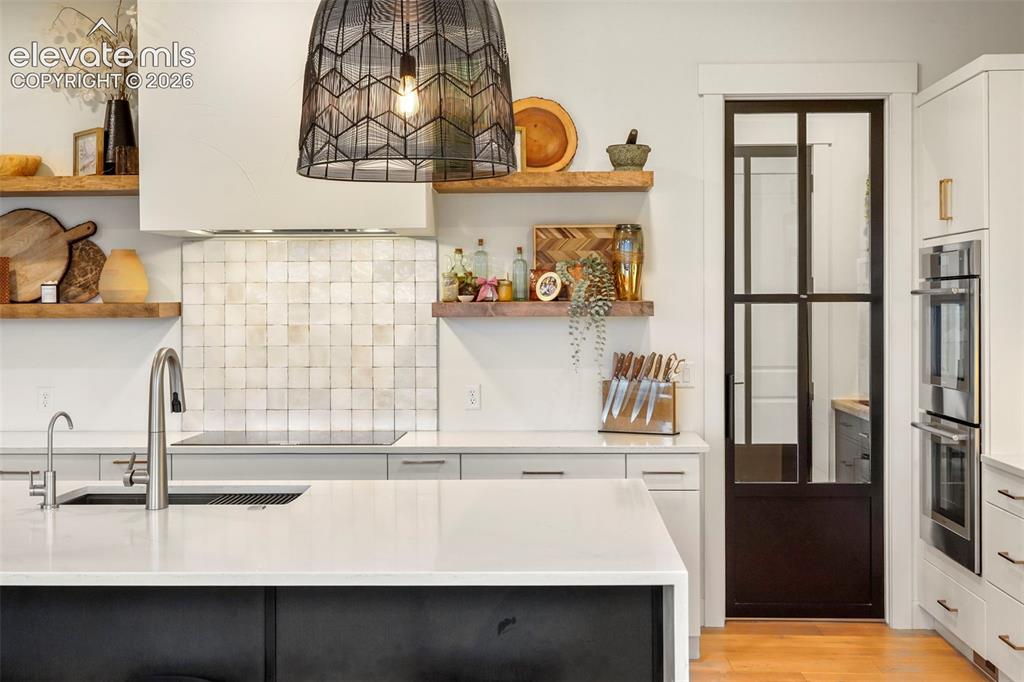 Image 13 of 40: Kitchen