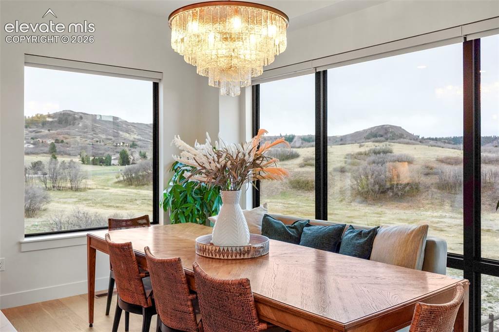 Image 15 of 40: Dining Area