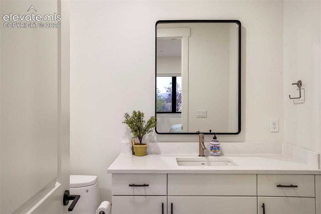 Image 31 of 40: Bathroom