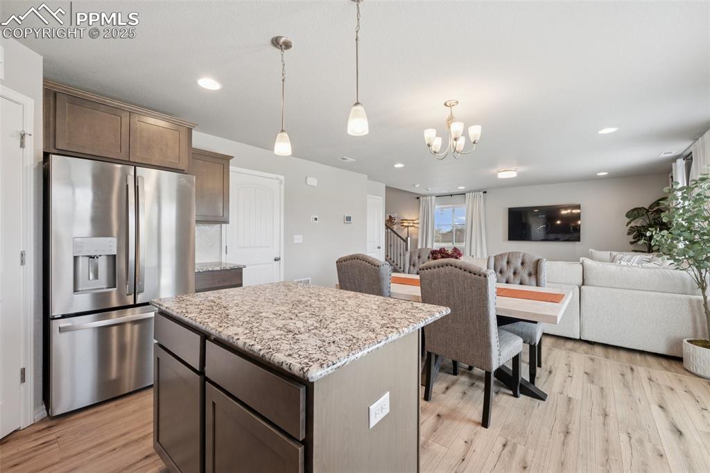 Image 10 of 25: Kitchen