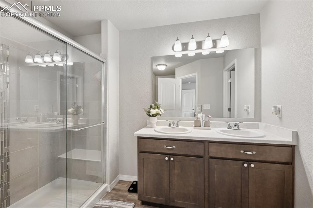 Image 15 of 25: Bathroom