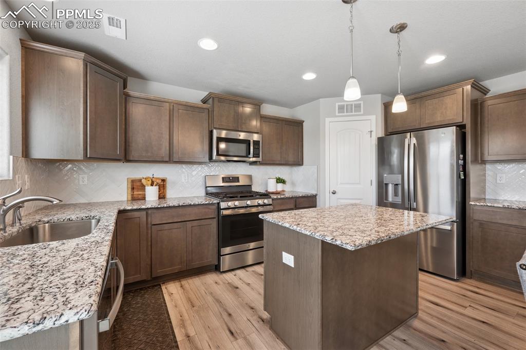 Image 2 of 25: Kitchen