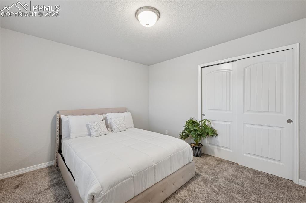 Image 20 of 25: Bedroom