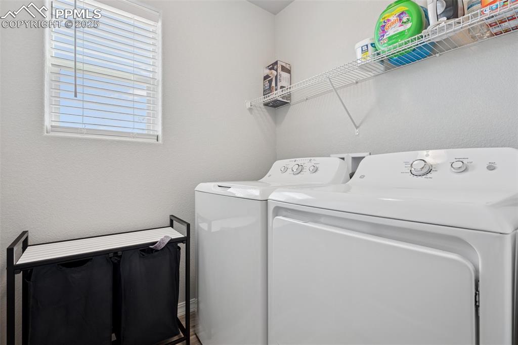 Image 21 of 25: Laundry