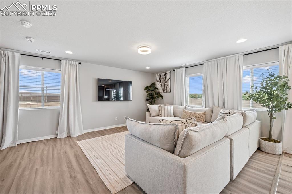 Image 6 of 25: Living Room