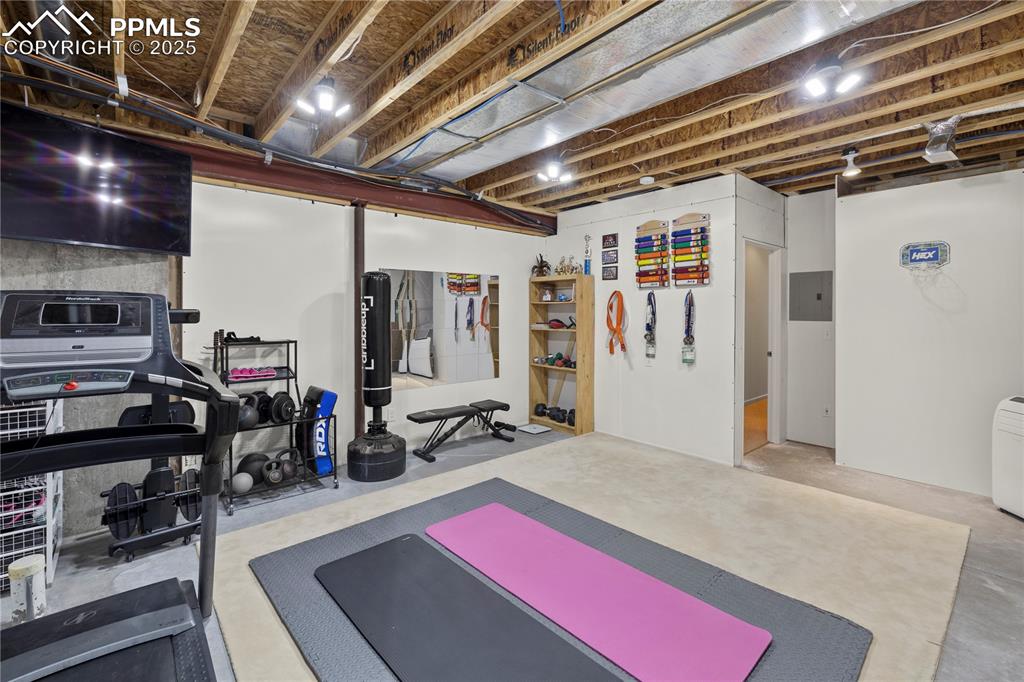Image 34 of 41: Exercise Room