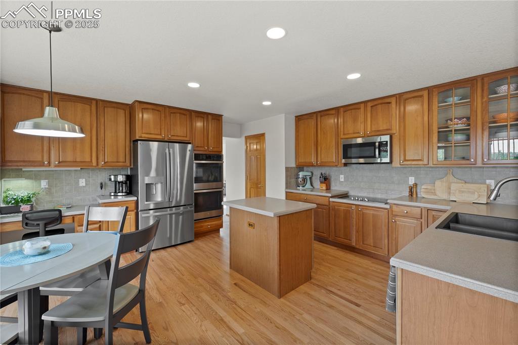 Image 8 of 41: Kitchen