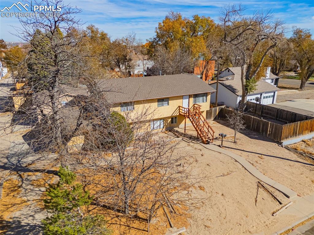 Image 27 of 35: Back of Structure