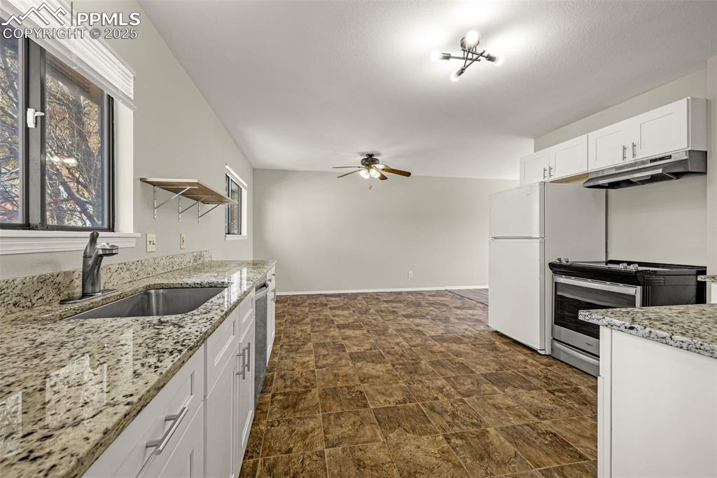 Image 9 of 35: Kitchen