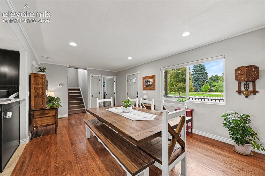 Image 11 of 46: Dining Area