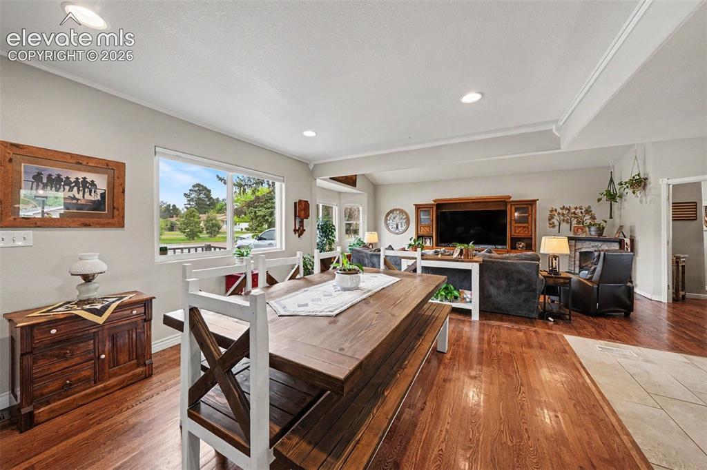 Image 12 of 46: Dining Area